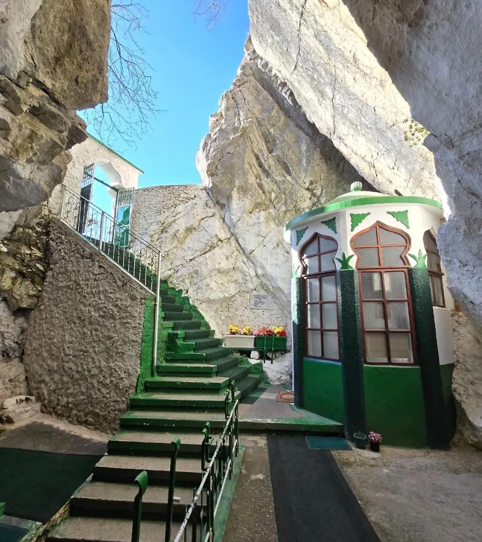 Enma Rooms Krujë 0*,